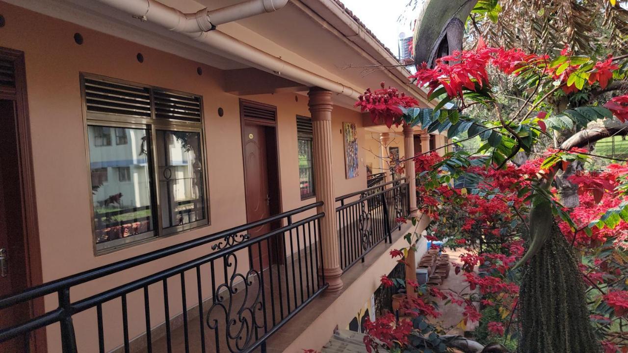 Royal Victoria House Hotel Kampala Exterior photo